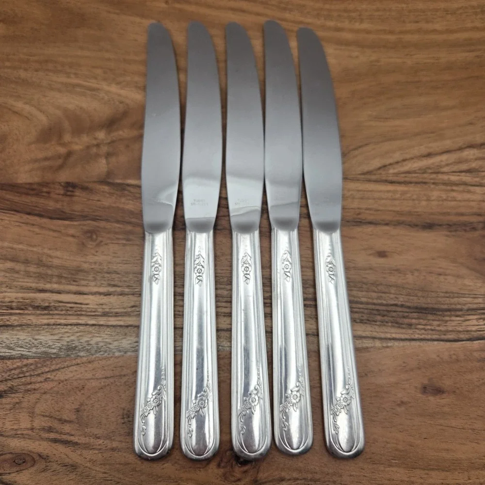 5 Vintage Oneida Community Tudor Plate Queen Bess II Silverplate Dinner Knives